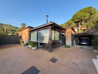 Casa en Canyelles. Casa reformada en una planta con licencia turística en la font d Casa en Canyelles. Casa reformada en una planta con licencia turística en la font d