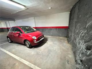 Autoparkplatz  Avinguda del parlament. ??? amplia plaza de parking en plaça nacions unides, terrassa — Autoparkplatz  Avinguda del parlament. ??? amplia plaza de parking en plaça nacions unides, terrassa —