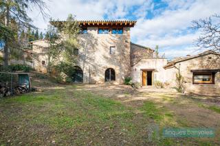 Masia a Camós. Masia al costat de banyoles Masia a Camós. Masia al costat de banyoles