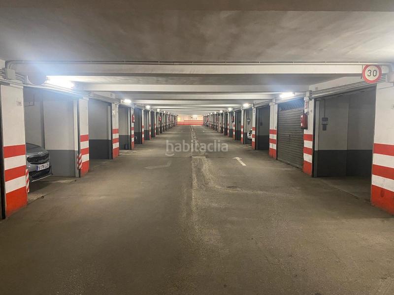 Foto f5039ea4-a3dd-41da-befe-8cf922f3fc54. Parking voiture dans Jaume III Palma de Mallorca Foto f5039ea4-a3dd-41da-befe-8cf922f3fc54. Parking voiture dans Jaume III Palma de Mallorca