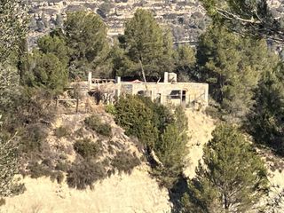 Finca rústica en Barri Antic. Terreno rústico en venta con construcción por acabar y nave en m Finca rústica en Barri Antic. Terreno rústico en venta con construcción por acabar y nave en m