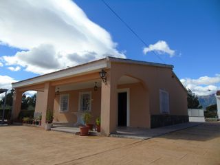 Xalet en Camino camaes llargues, 9. Casa de campo con terreno Xalet en Camino camaes llargues, 9. Casa de campo con terreno