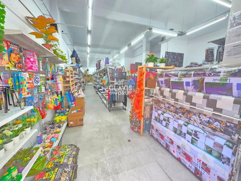 Foto b7a3fb6b-d13c-4bed-9100-2cd7cc49c637. Local comercial  ventaalquiler patio Prosperitat en Barcelona Foto b7a3fb6b-d13c-4bed-9100-2cd7cc49c637. Local comercial  ventaalquiler patio Prosperitat en Barcelona
