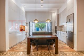 Maison  Carrer de la indústria 31. Casa reformada con parking a estrenar en el centro Maison  Carrer de la indústria 31. Casa reformada con parking a estrenar en el centro