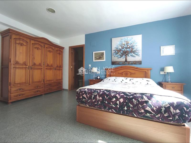 Foto 12d3eb09-6724-4376-96b7-42361b7cd84e. Chalet in Plaza Castelar - Mercado Central Elda Foto 12d3eb09-6724-4376-96b7-42361b7cd84e. Chalet in Plaza Castelar - Mercado Central Elda