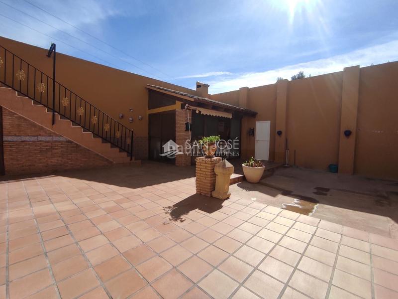Foto 26db8472-5ed3-43a7-8744-743776fec50d. Chalet in Plaza Castelar - Mercado Central Elda Foto 26db8472-5ed3-43a7-8744-743776fec50d. Chalet in Plaza Castelar - Mercado Central Elda