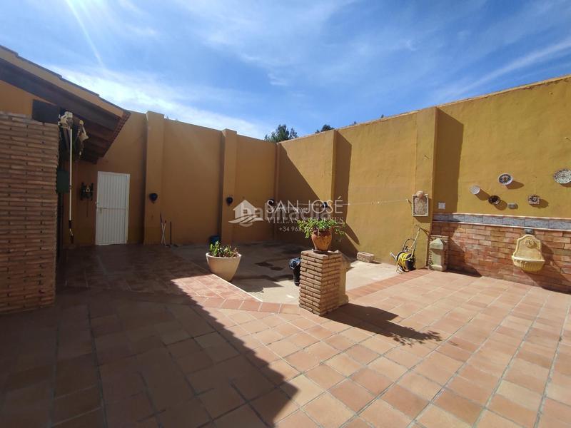 Foto f163f27c-4d6a-4e58-8416-8da1891f58fc. Chalet in Plaza Castelar - Mercado Central Elda Foto f163f27c-4d6a-4e58-8416-8da1891f58fc. Chalet in Plaza Castelar - Mercado Central Elda