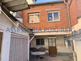 Maison jumelée à Puig-reig. Casa de pueblo con patio, garaje y dos baños en el centro de pui Maison jumelée à Puig-reig. Casa de pueblo con patio, garaje y dos baños en el centro de pui