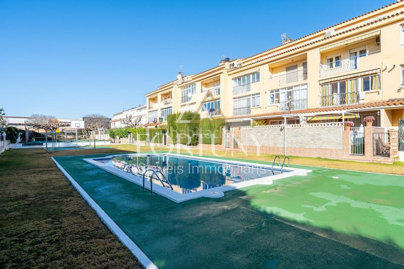 Foto 127c98f4-ea51-4532-bfa5-1f151e76c955. Casa adossada amb calefacció piscina a Ponent Reus Foto 127c98f4-ea51-4532-bfa5-1f151e76c955. Casa adossada amb calefacció piscina a Ponent Reus