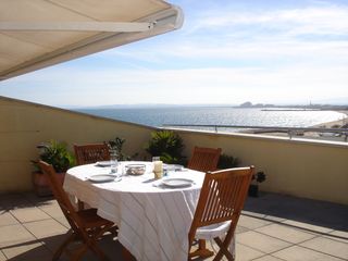 Alquiler de Temporada Apartamento en Passeig maritim, 31. En primera línea de mar Alquiler de Temporada Apartamento en Passeig maritim, 31. En primera línea de mar