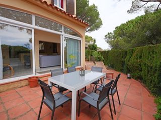 Casa pareada en Avinguda sant elm, 100. Con jardín y zona comunitária Casa pareada en Avinguda sant elm, 100. Con jardín y zona comunitária