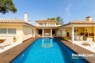 Villa in Carrer figueres, 7. Espacio, luz y confort Villa in Carrer figueres, 7. Espacio, luz y confort