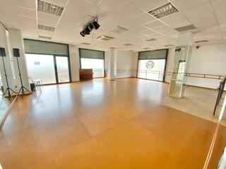 Local commercial à Olesa de Montserrat. Local de 315m2 con gran patio en zona clossos Local commercial à Olesa de Montserrat. Local de 315m2 con gran patio en zona clossos