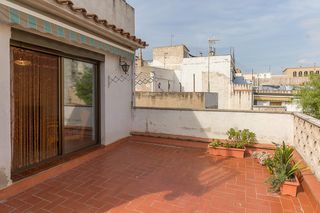 Residence with tenants in Carrer correu, 65. 3 habitatges al centre Residence with tenants in Carrer correu, 65. 3 habitatges al centre