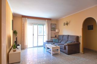 Piso Centro del pueblo. Centro 4 hab.2 baños y patio 9m Piso Centro del pueblo. Centro 4 hab.2 baños y patio 9m