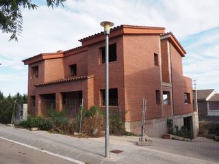 Casa pareada La nou. Chalet para acabar de construir Casa pareada La nou. Chalet para acabar de construir