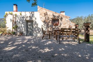 Masía en Zona reguers nou, 10. Casa de campo amb aigua de pou Masía en Zona reguers nou, 10. Casa de campo amb aigua de pou