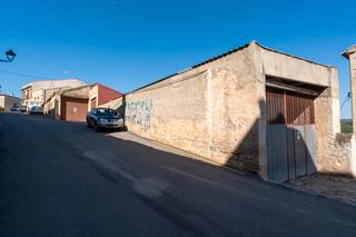 Edifici a Carrer onze de setembre 6. Grandes almacenes en zona urbana y una vivienda Edifici a Carrer onze de setembre 6. Grandes almacenes en zona urbana y una vivienda