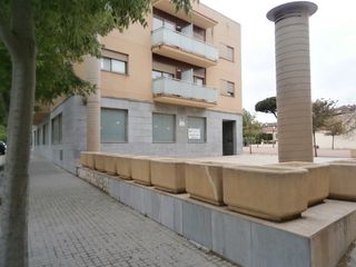 Local Comercial Plaça julia martí i pou. Local comercial d´obra nova Local Comercial Plaça julia martí i pou. Local comercial d´obra nova