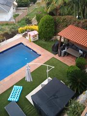 Casa adossada a Urbanitzacions. Casa adosada con piscina Casa adossada a Urbanitzacions. Casa adosada con piscina
