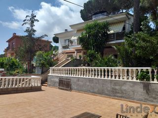 Chalet Carrer agudes (de les). 4 vientos para dos familias Chalet Carrer agudes (de les). 4 vientos para dos familias