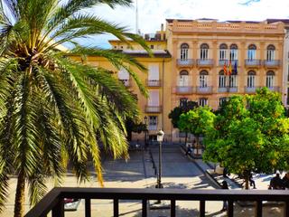 Lloguer Pis a La Xerea. Vivienda en pleno centro de la ciudad, recayente a la plaza nápo Lloguer Pis a La Xerea. Vivienda en pleno centro de la ciudad, recayente a la plaza nápo