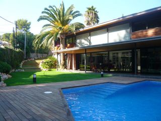 Alquiler de Temporada Casa Paseig del bosc. Exclusiva y moderna con piscina Alquiler de Temporada Casa Paseig del bosc. Exclusiva y moderna con piscina