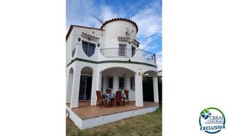 Casa a Carrer del puigmal 173. Típica casa de vacaciones , orientada nordeaste, con jardín y ga Casa a Carrer del puigmal 173. Típica casa de vacaciones , orientada nordeaste, con jardín y ga