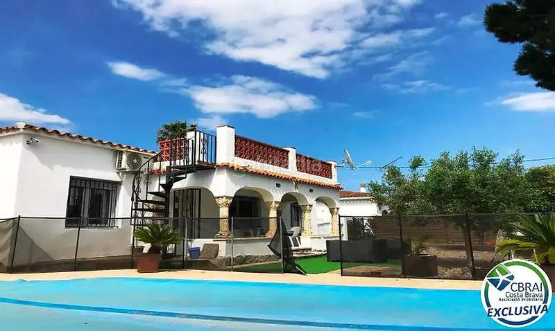Foto fbf9731e-8c89-4d69-afc9-7d293127c2da. Casa en calle baix camp 4 amplia casa con piscina en venta en mas boscà en Roses Foto fbf9731e-8c89-4d69-afc9-7d293127c2da. Casa en calle baix camp 4 amplia casa con piscina en venta en mas boscà en Roses