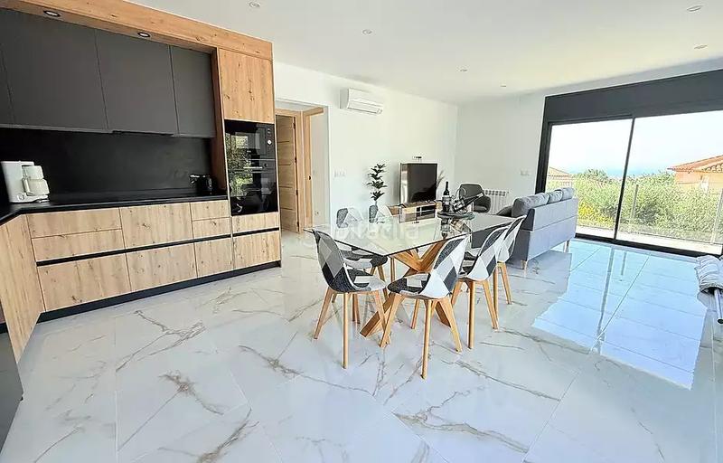 Foto 53b08643-9ff8-4ab7-a5f6-5afd22f32081. Maison avec chauffage parking piscine dans Nord Roses Foto 53b08643-9ff8-4ab7-a5f6-5afd22f32081. Maison avec chauffage parking piscine dans Nord Roses