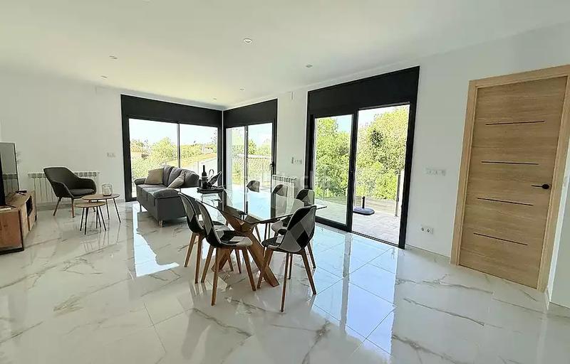 Foto 7633df6c-8af5-42f1-abc9-37bdea7b477b. Maison avec chauffage parking piscine dans Nord Roses Foto 7633df6c-8af5-42f1-abc9-37bdea7b477b. Maison avec chauffage parking piscine dans Nord Roses