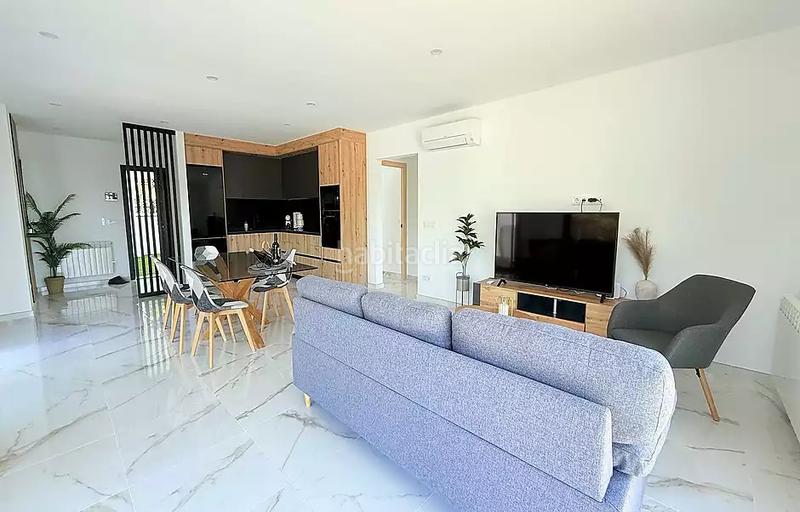 Foto 7779d4ef-1df3-4928-862b-b1aa1f2861a5. Maison avec chauffage parking piscine dans Nord Roses Foto 7779d4ef-1df3-4928-862b-b1aa1f2861a5. Maison avec chauffage parking piscine dans Nord Roses