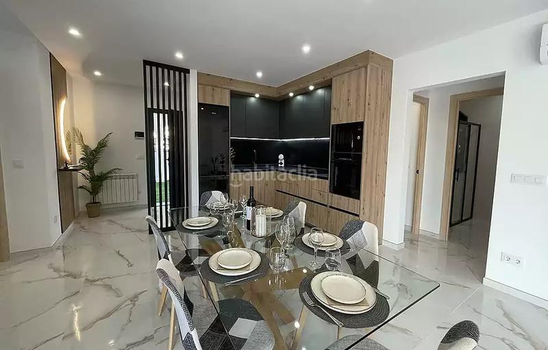 Foto e8184596-6666-43f1-b225-159f6079111f. Maison avec chauffage parking piscine dans Nord Roses Foto e8184596-6666-43f1-b225-159f6079111f. Maison avec chauffage parking piscine dans Nord Roses