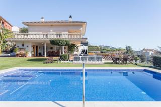 Casa a Alella. Espectacular casa en venta en alella con piscina y vistas al mar Casa a Alella. Espectacular casa en venta en alella con piscina y vistas al mar