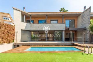 Casa adosada en Alella. Casa adosada en alella en venta con piscina privada Casa adosada en Alella. Casa adosada en alella en venta con piscina privada