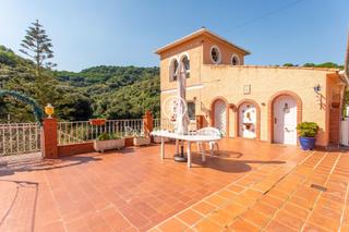 Lloguer Casa a Calella. Casa independiente con piscina interior y jardín en alquiler en Lloguer Casa a Calella. Casa independiente con piscina interior y jardín en alquiler en