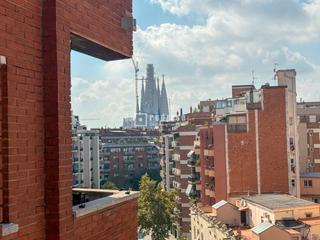 Flat in El Camp de l´Arpa del Clot. Piso luminoso de 4 habitaciones con vistas a la sagrada familia Flat in El Camp de l´Arpa del Clot. Piso luminoso de 4 habitaciones con vistas a la sagrada familia