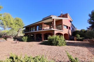 Chalet en Barri pla dels cavalls, 45. Chalet independiente con piscina Chalet en Barri pla dels cavalls, 45. Chalet independiente con piscina
