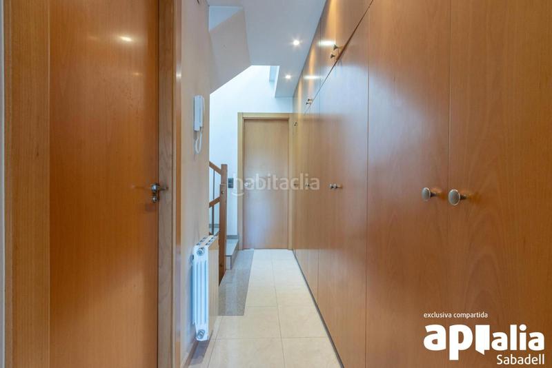 Foto a9b18d6f-5627-43c1-815e-b165da616a94. Casa adossada amb calefacció aparcament a La Romànica Barberà del Vallès Foto a9b18d6f-5627-43c1-815e-b165da616a94. Casa adossada amb calefacció aparcament a La Romànica Barberà del Vallès