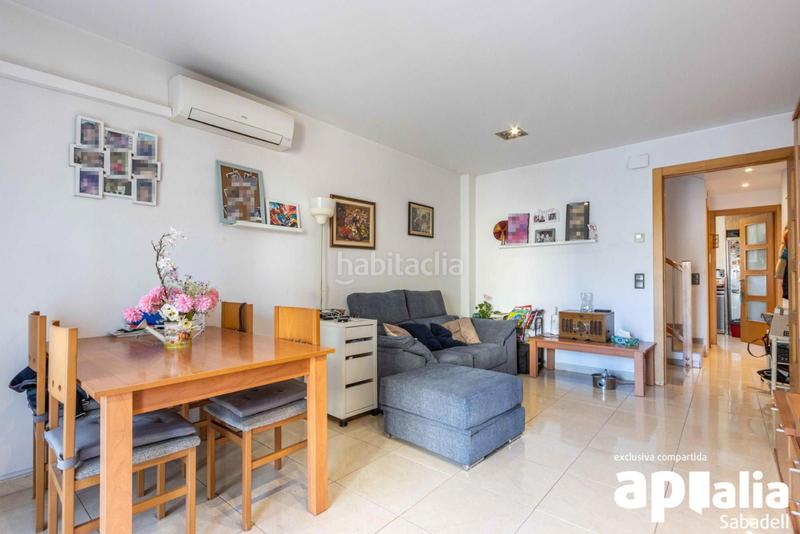 Foto e2d0950e-a17e-401f-9e70-5217b27acfce. Casa adossada amb calefacció aparcament a La Romànica Barberà del Vallès Foto e2d0950e-a17e-401f-9e70-5217b27acfce. Casa adossada amb calefacció aparcament a La Romànica Barberà del Vallès