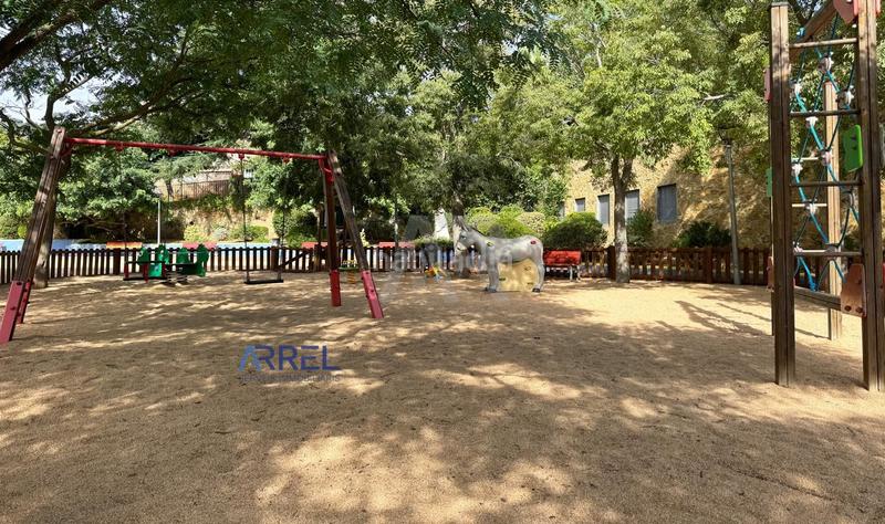 Foto 3c57f9f8-74d1-4aa2-8c63-7a45019be150. Casa adosada en el centro en Alella Foto 3c57f9f8-74d1-4aa2-8c63-7a45019be150. Casa adosada en el centro en Alella