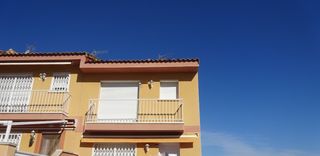 Casa Carrer bisbe catala. Casa adosada esquinera Casa Carrer bisbe catala. Casa adosada esquinera