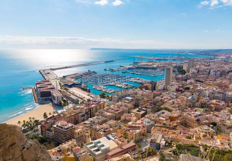 Foto 735cd0cf-c4f0-4cff-b9fb-d0168be49c73. Édifice dans Benalúa Alicante Foto 735cd0cf-c4f0-4cff-b9fb-d0168be49c73. Édifice dans Benalúa Alicante