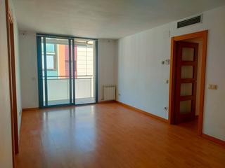 Etagenwohnung  Carrer de la rambla. Piso de 3 hab. y dos baños en el centro de sils Etagenwohnung  Carrer de la rambla. Piso de 3 hab. y dos baños en el centro de sils