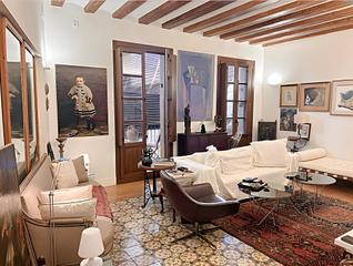 Pis a Gòtic. Apartamento de prestigio en edificio histórico del siglo xvii Pis a Gòtic. Apartamento de prestigio en edificio histórico del siglo xvii