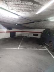 Parking coche en El Camp de l´Arpa del Clot Parking coche en El Camp de l´Arpa del Clot