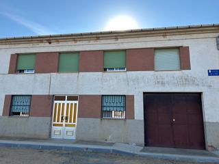 Edifici a Pozuelo del Páramo Edifici a Pozuelo del Páramo