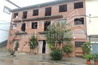 Édifice Calle mártires. En venta edificio en construcción en navezuelas Édifice Calle mártires. En venta edificio en construcción en navezuelas