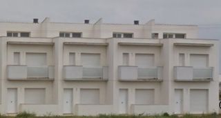 Alquiler Chalet en De l' ebre 42-44-46. 18 viviendas en venta con garaje incluido en el precio. junto al Alquiler Chalet en De l' ebre 42-44-46. 18 viviendas en venta con garaje incluido en el precio. junto al