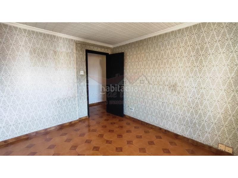 Foto f1e67531-d409-4a3b-85fc-3d0a12617f3a. Pis a Sax Foto f1e67531-d409-4a3b-85fc-3d0a12617f3a. Pis a Sax